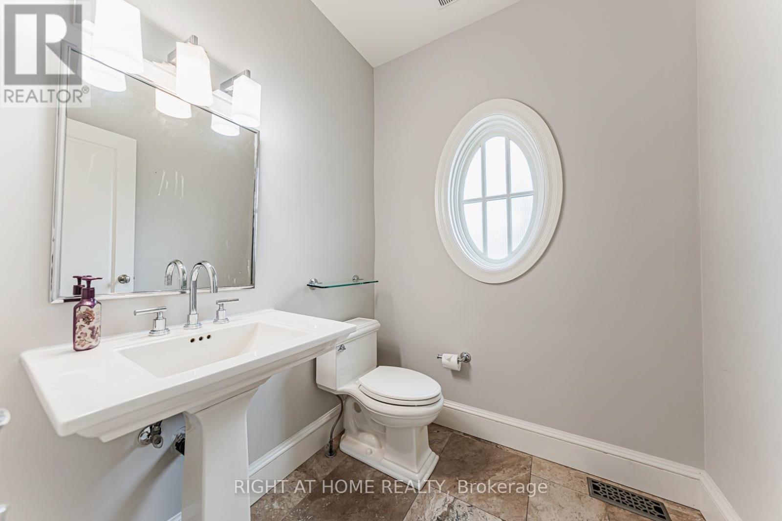 63 Ennisclare Drive W, Oakville, Ontario  L6J 4N3 - Photo 10 - W13017044