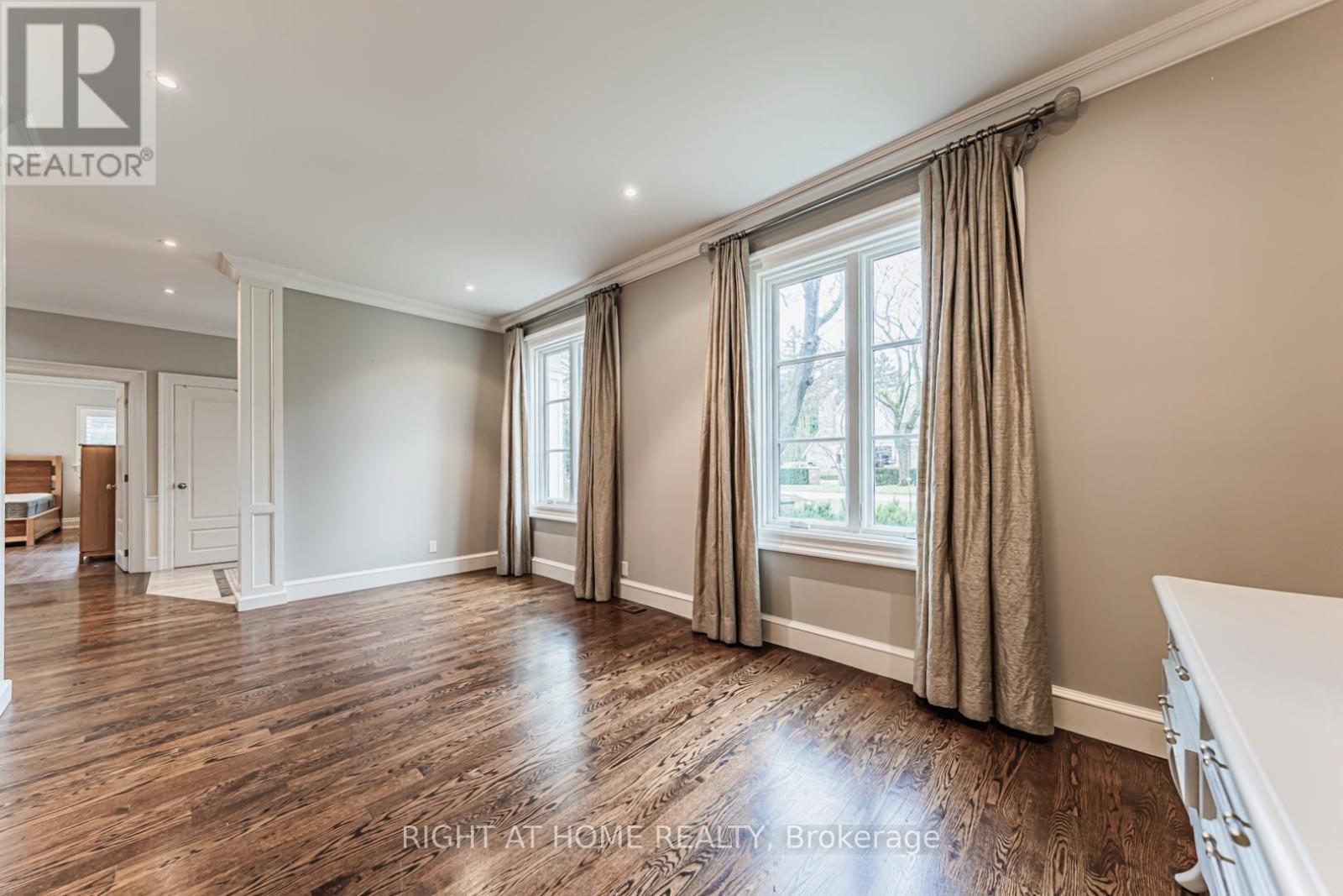 63 Ennisclare Drive W, Oakville, Ontario  L6J 4N3 - Photo 14 - W13017044