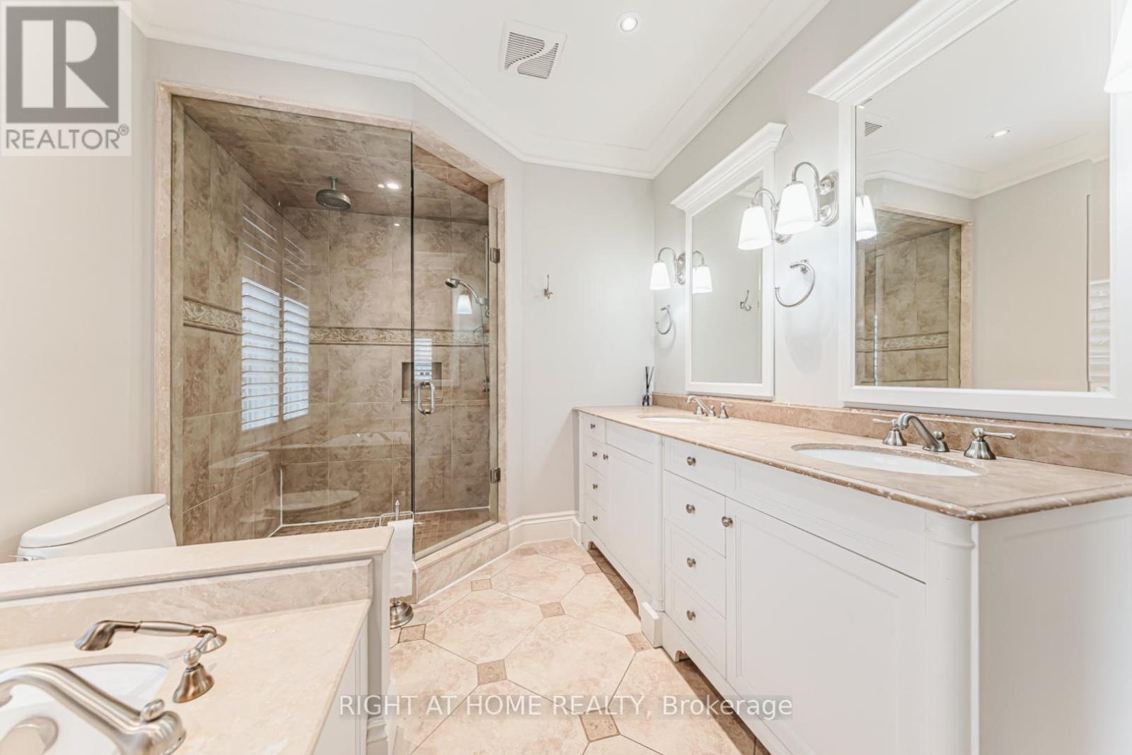 63 Ennisclare Drive W, Oakville, Ontario  L6J 4N3 - Photo 16 - W13017044