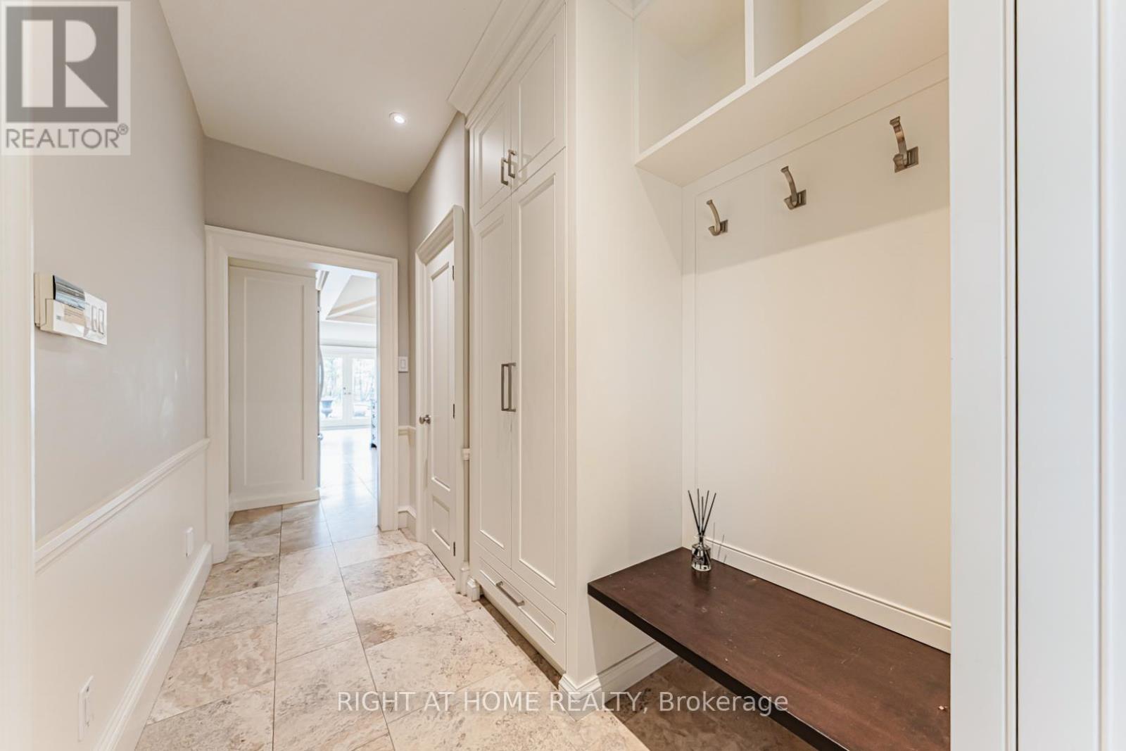 63 Ennisclare Drive W, Oakville, Ontario  L6J 4N3 - Photo 17 - W13017044