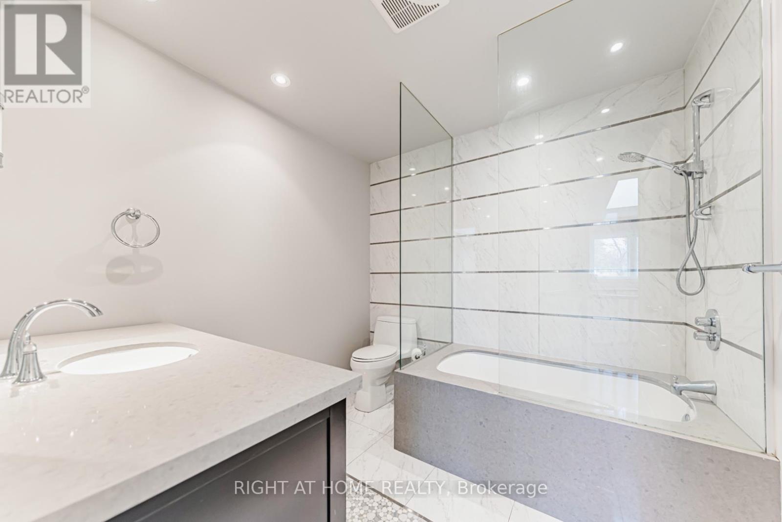 63 Ennisclare Drive W, Oakville, Ontario  L6J 4N3 - Photo 22 - W13017044