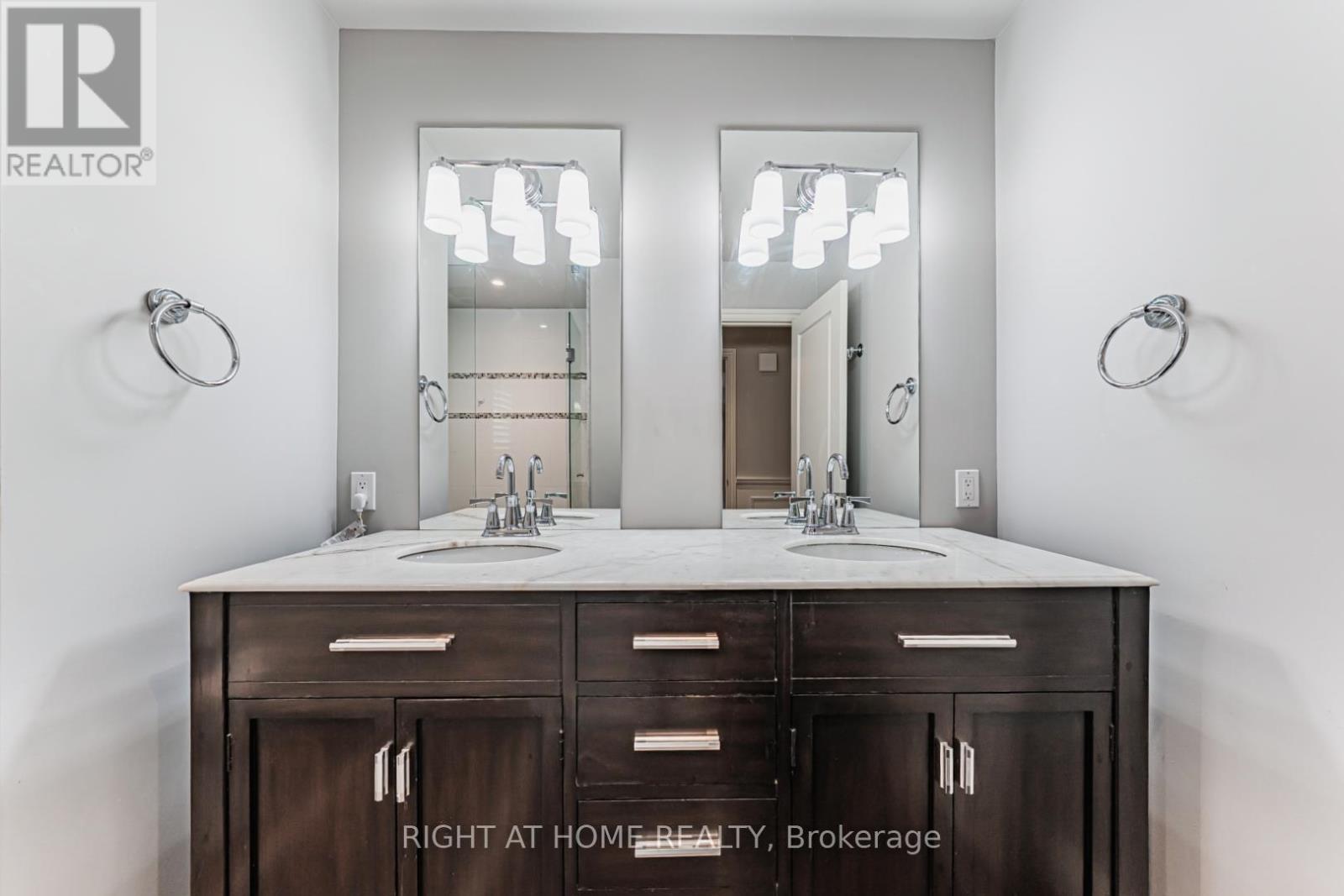 63 Ennisclare Drive W, Oakville, Ontario  L6J 4N3 - Photo 28 - W13017044