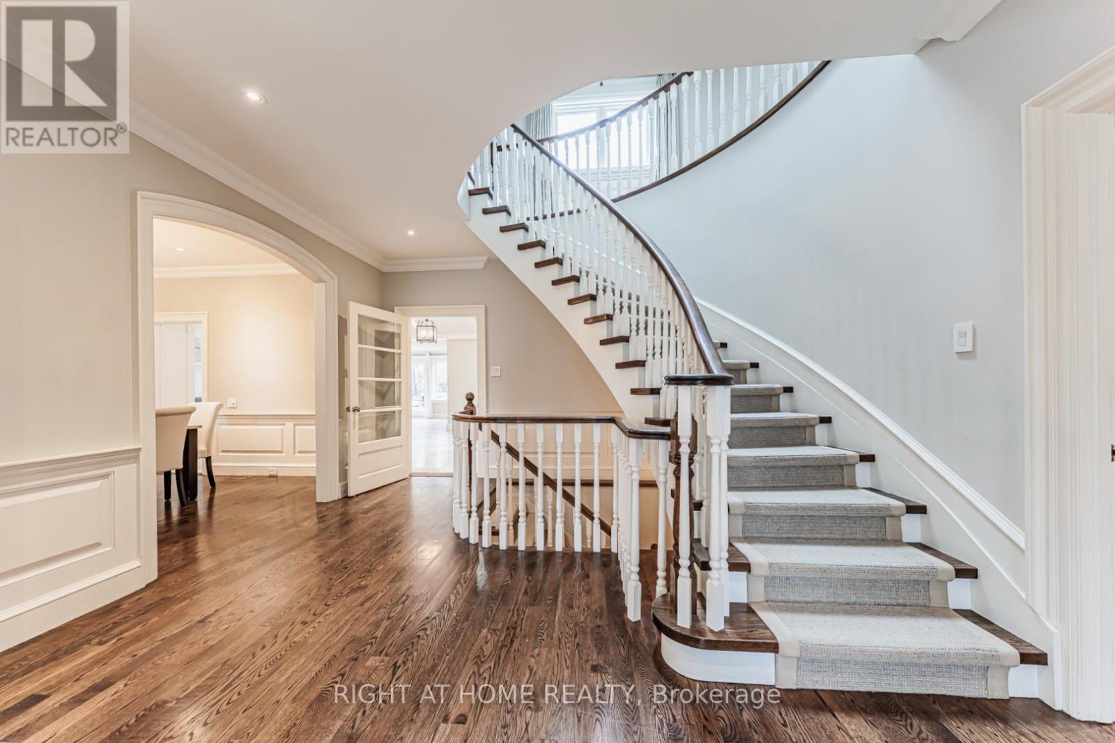 63 Ennisclare Drive W, Oakville, Ontario  L6J 4N3 - Photo 3 - W13017044