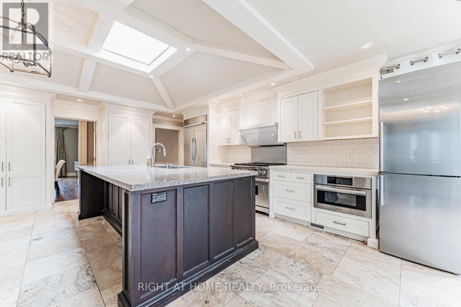 63 Ennisclare Drive W, Oakville, Ontario  L6J 4N3 - Photo 7 - W13017044