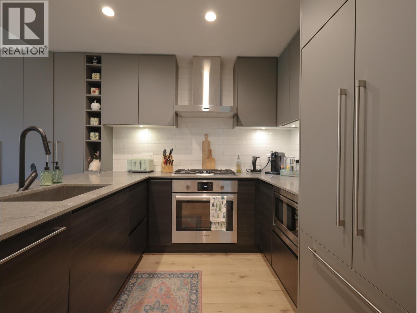 224 3131 Murray Street, Port Moody, British Columbia  V3H 0L9 - Photo 2 - R3108278