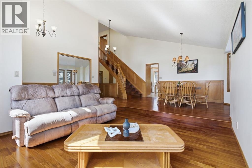 30 Edgeview Road Nw, Calgary, Alberta  T3A 4T8 - Photo 5 - A2301593