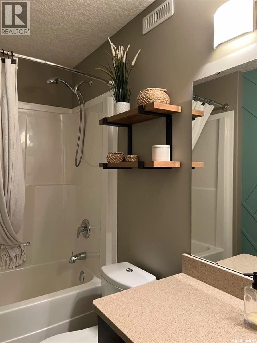 4301 Green Poplar Lane, Regina, Saskatchewan  S4V 1R1 - Photo 12 - SK033216