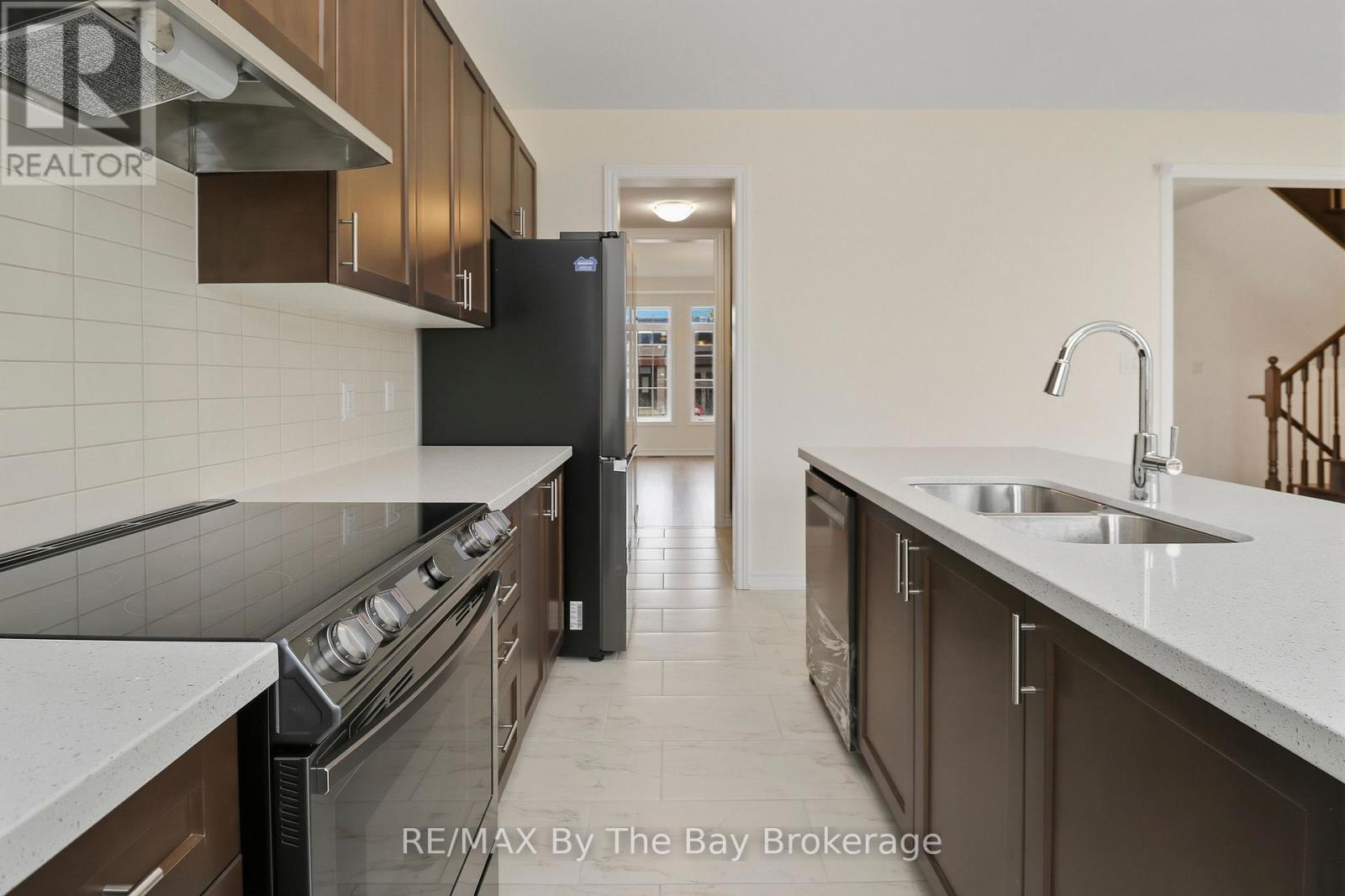 15 Beatrice Drive, Wasaga Beach, Ontario  L9Z 0L3 - Photo 5 - S13017096