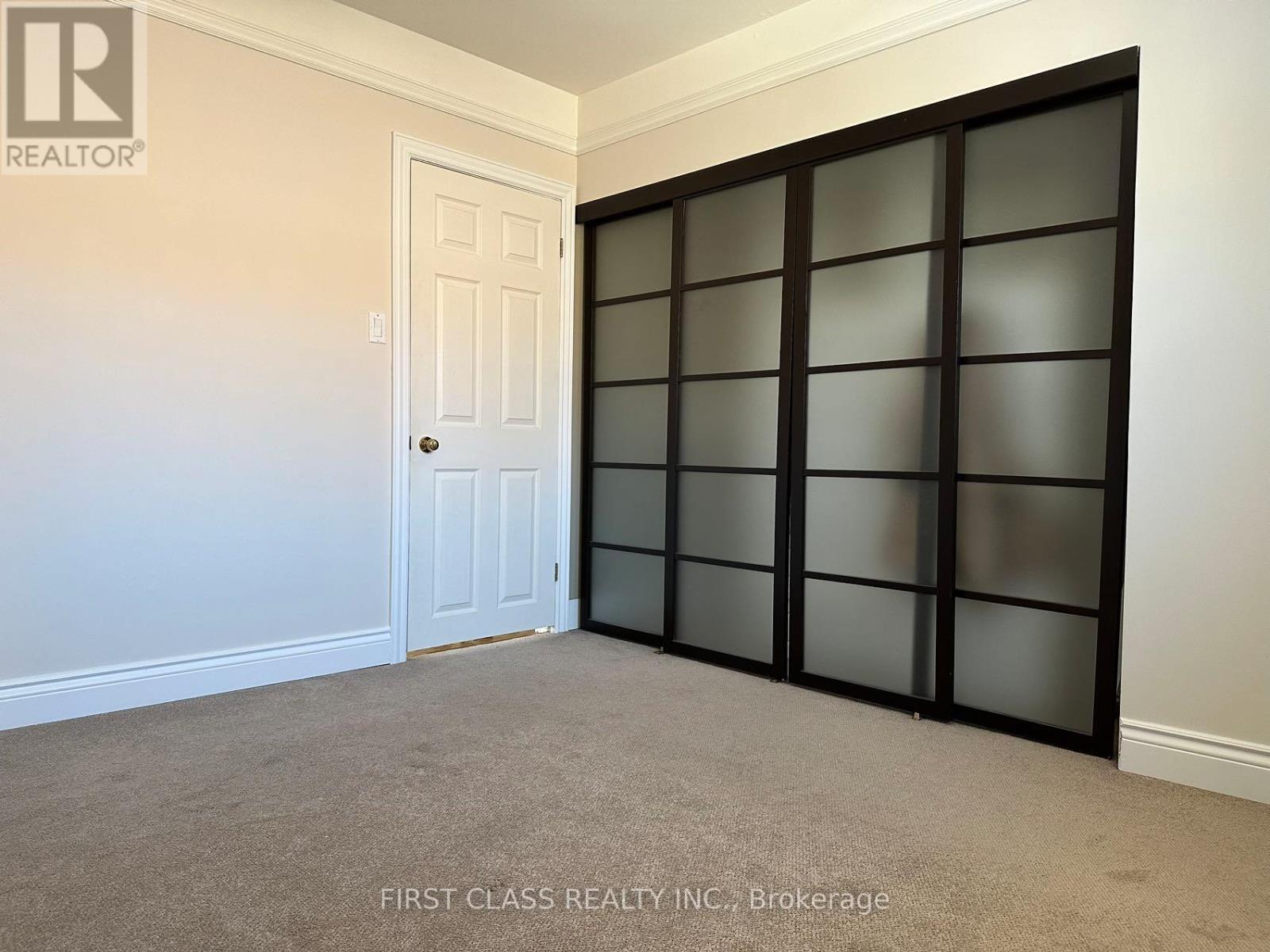 Upper - 28 Collins Crescent, Aurora, Ontario  L4G 2W2 - Photo 7 - N12931528