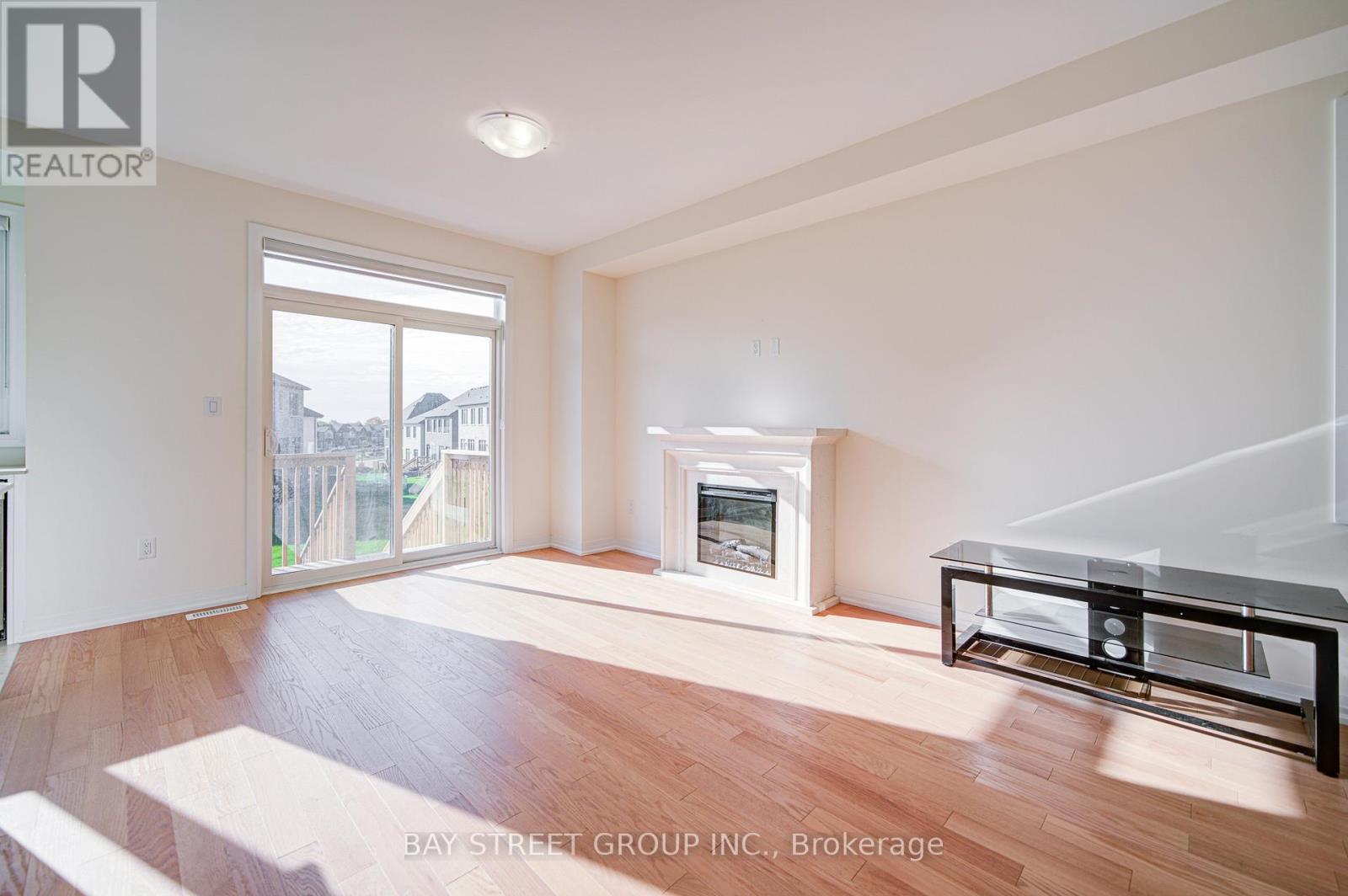 1091 Pisces Trail, Pickering, Ontario  L1X 0P8 - Photo 4 - E13017092