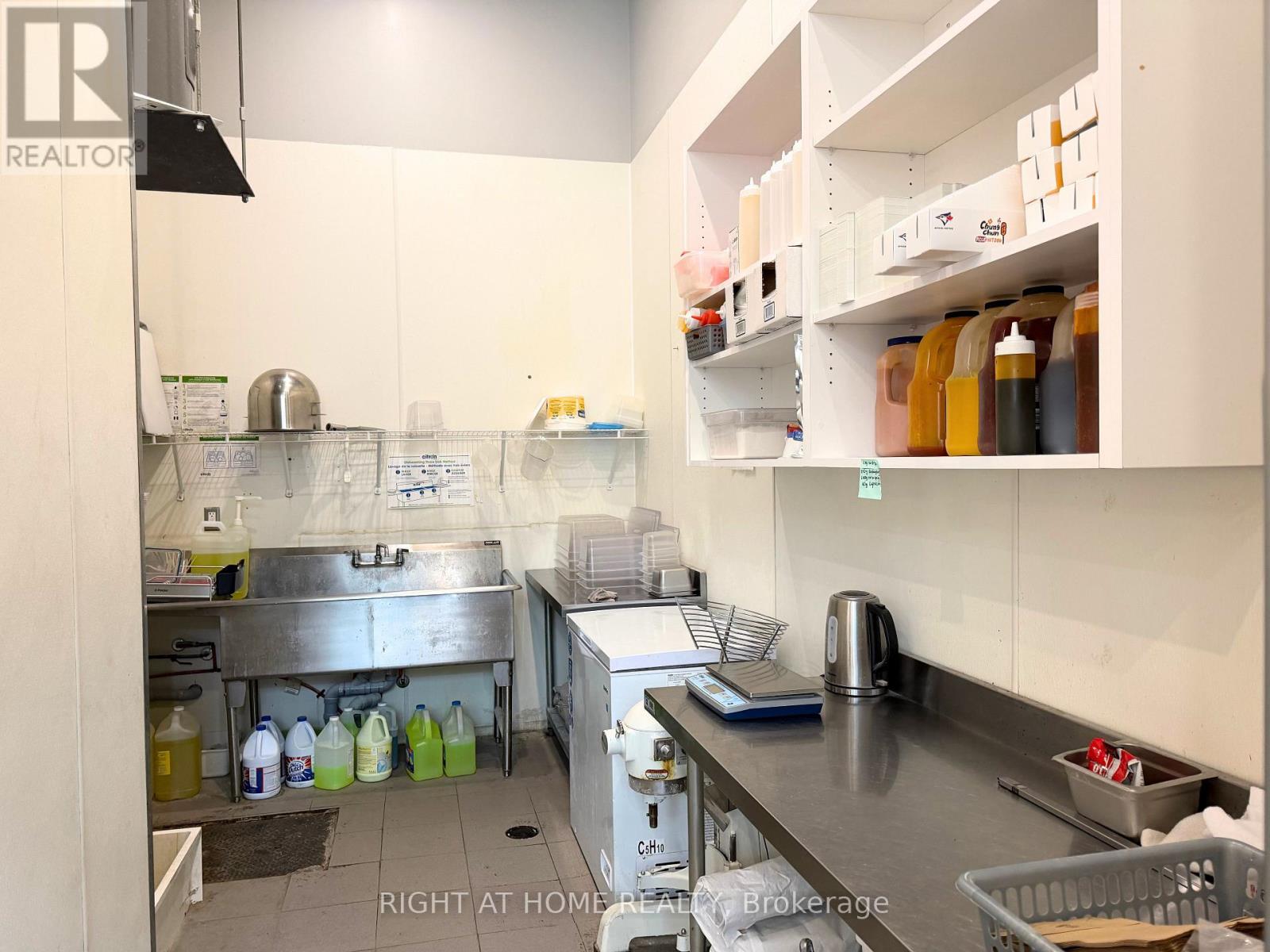 J104 - 90 Weston Road, Toronto, Ontario  M6N 0A6 - Photo 8 - W13017106