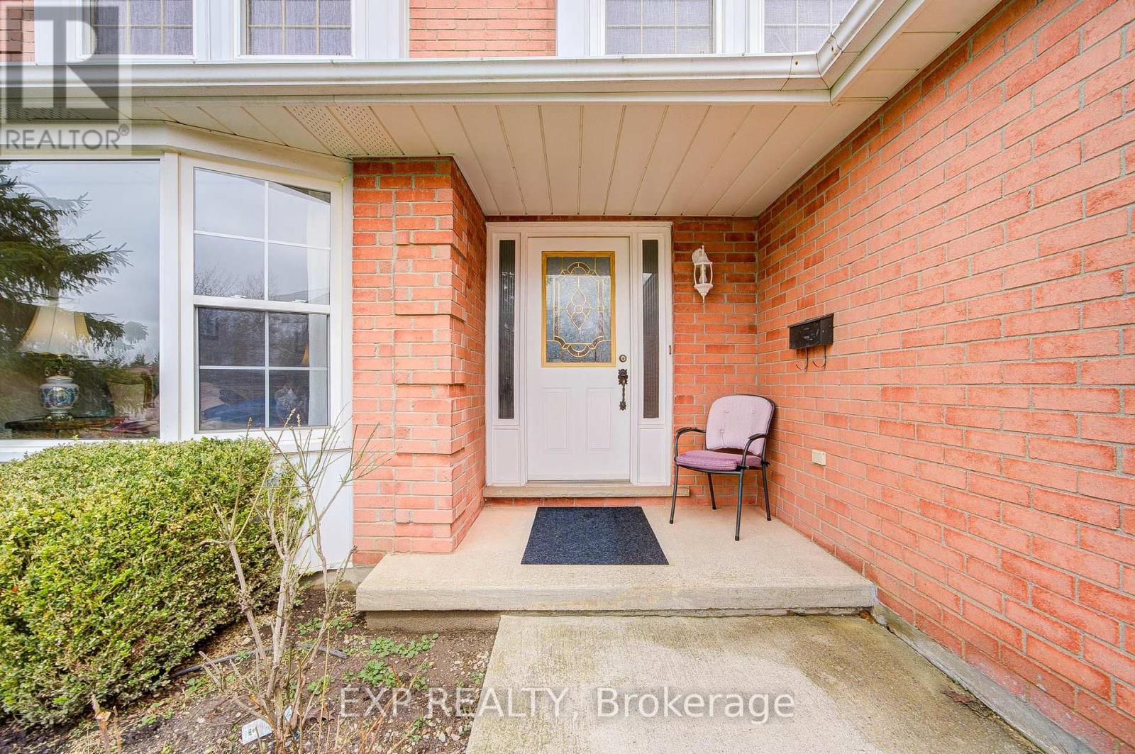 207 Stoke Drive, Kitchener, Ontario  N2N 2C3 - Photo 2 - X13017070
