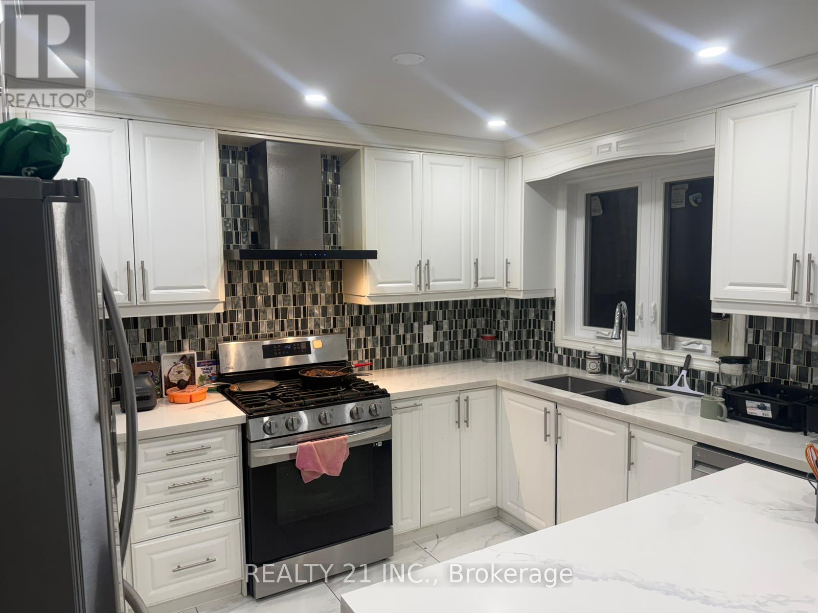 120 QUEENSBURY AVENUE, Toronto, Ontario