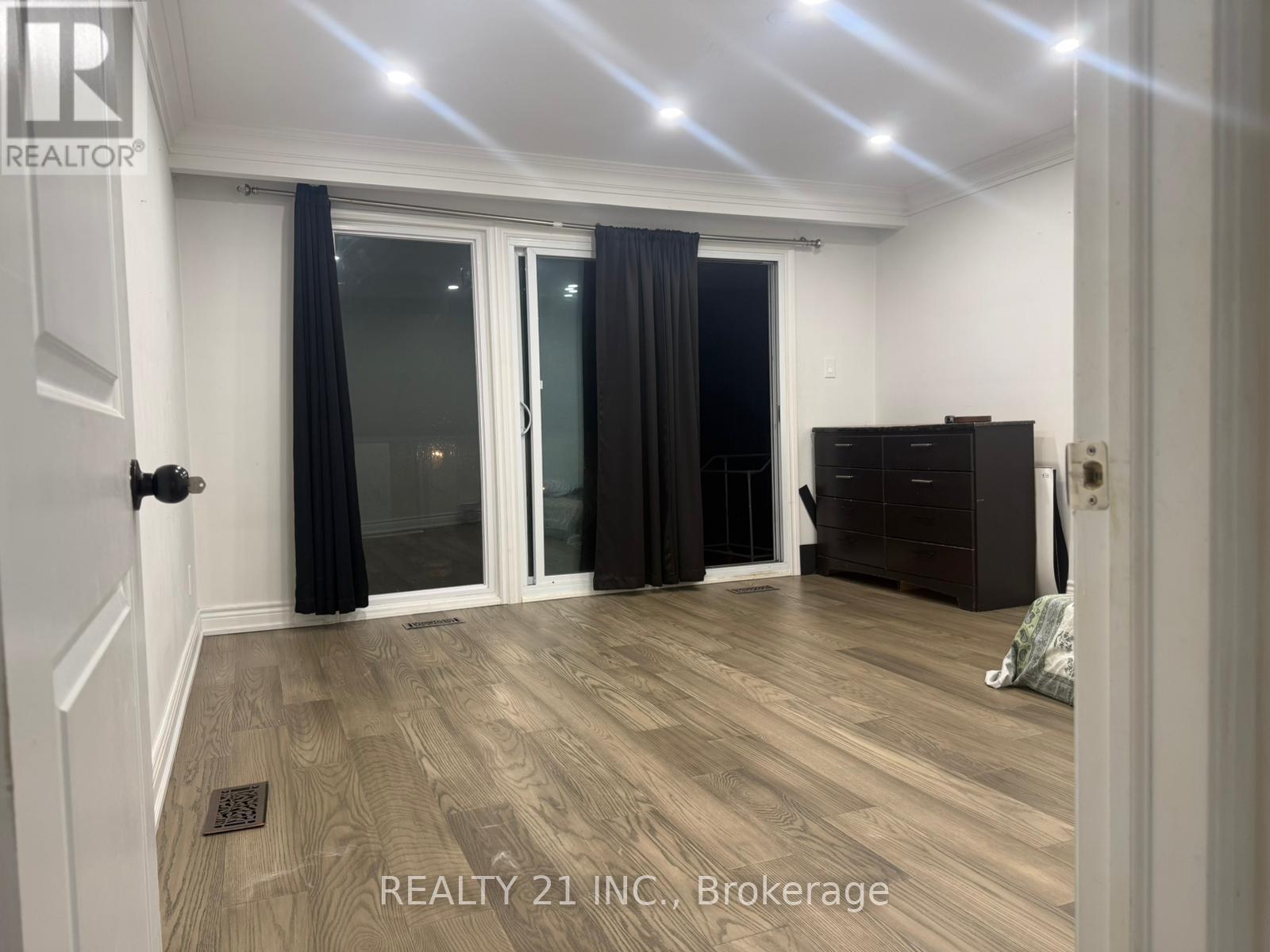 120 Queensbury Avenue, Toronto, Ontario  M1N 2X7 - Photo 3 - E13017122