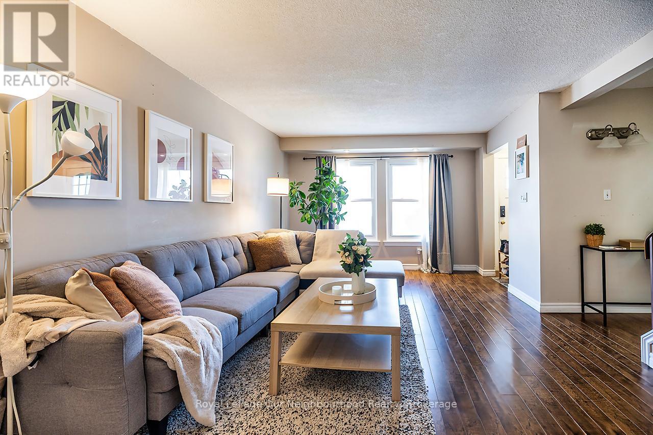 976 Southport Drive, Oshawa (Donevan), Ontario  L1H 8A3 - Photo 4 - E13017138