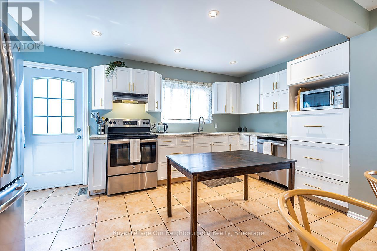 976 Southport Drive, Oshawa (Donevan), Ontario  L1H 8A3 - Photo 8 - E13017138