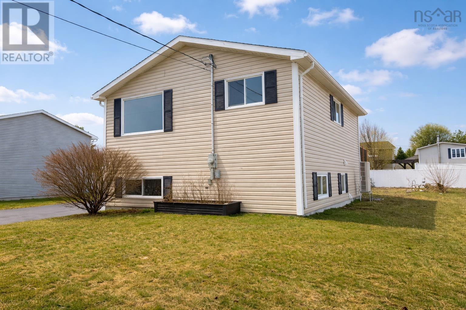 20 Dickey Street, Amherst, Nova Scotia  B4H 2H9 - Photo 2 - 202603753