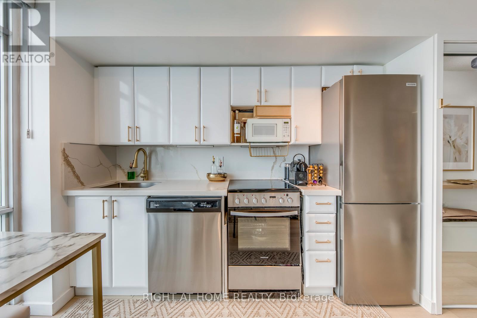 4816 - 11 Brunel Court, Toronto, Ontario  M5V 3Y3 - Photo 10 - C13017134