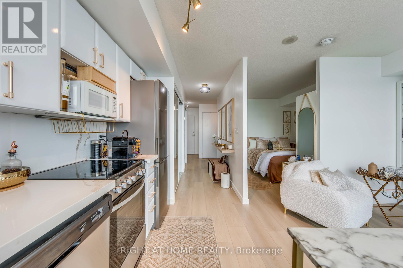 4816 - 11 Brunel Court, Toronto, Ontario  M5V 3Y3 - Photo 12 - C13017134