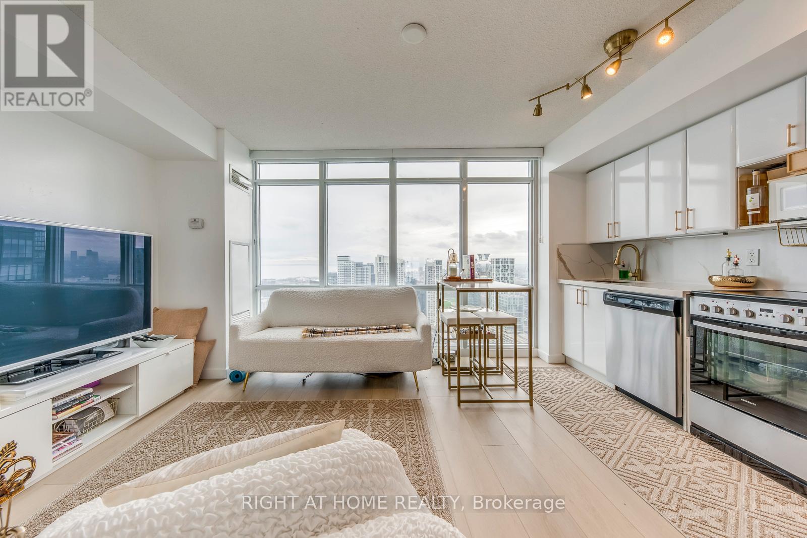 4816 - 11 Brunel Court, Toronto, Ontario  M5V 3Y3 - Photo 17 - C13017134