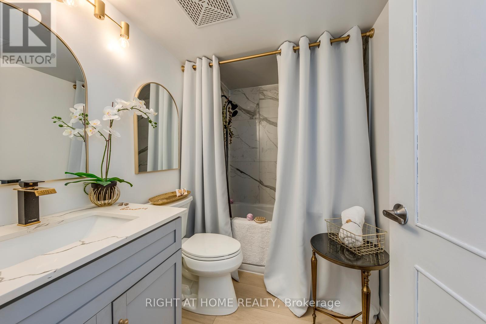 4816 - 11 Brunel Court, Toronto, Ontario  M5V 3Y3 - Photo 21 - C13017134