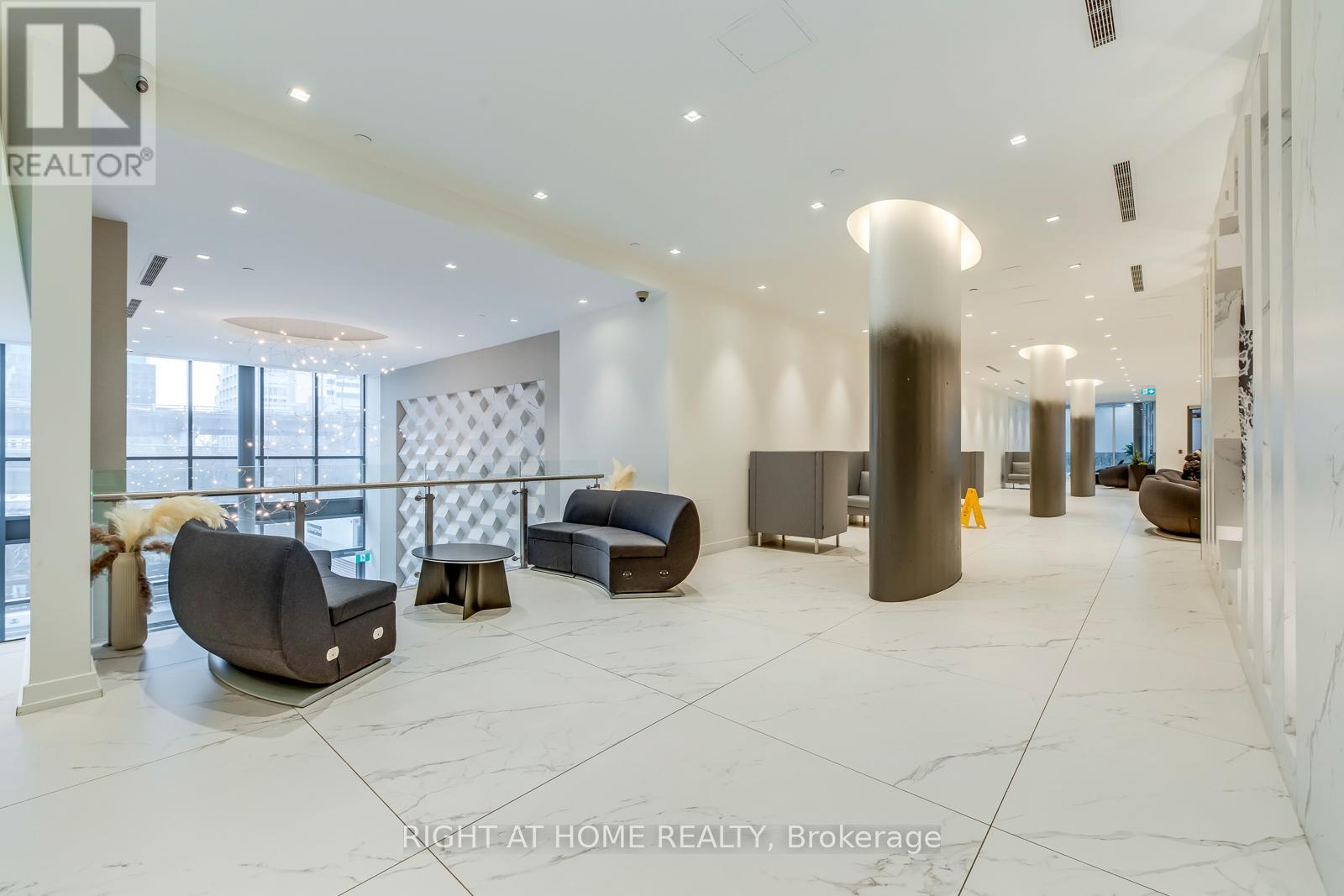 4816 - 11 Brunel Court, Toronto, Ontario  M5V 3Y3 - Photo 4 - C13017134