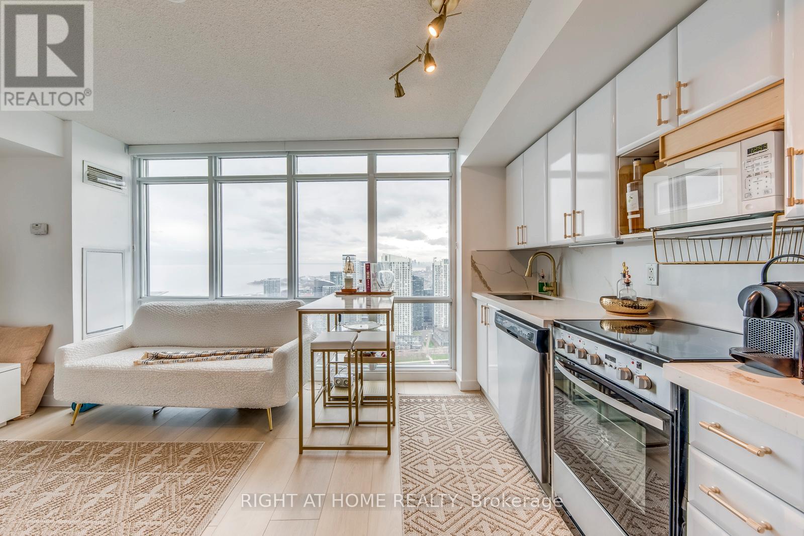 4816 - 11 Brunel Court, Toronto, Ontario  M5V 3Y3 - Photo 8 - C13017134