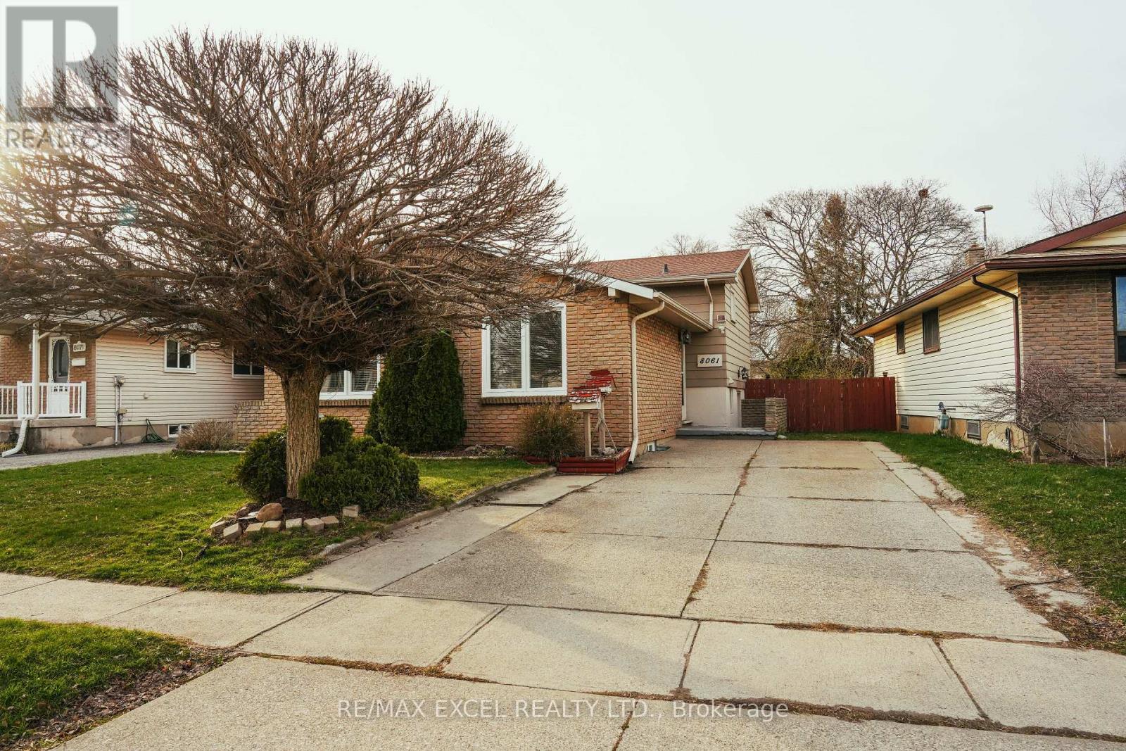 8061 PADDOCK TRAIL DRIVE, Niagara Falls, Ontario