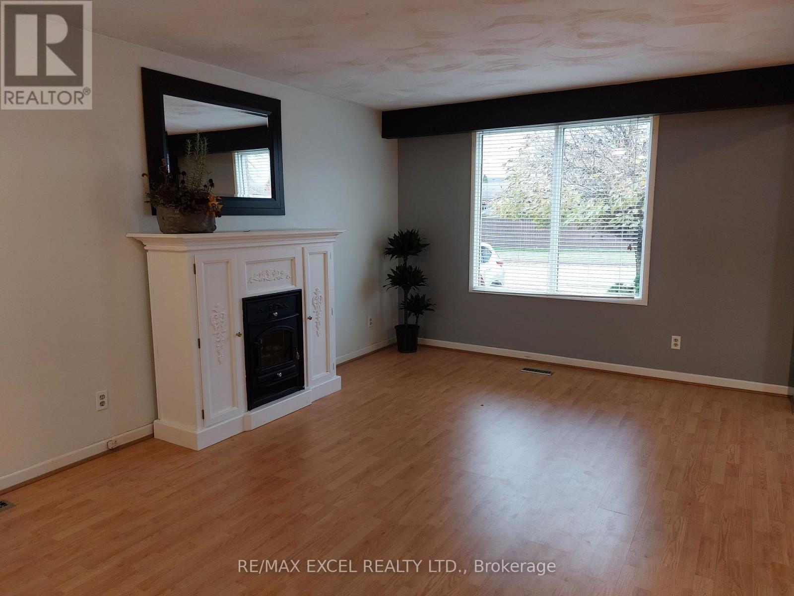 8061 Paddock Trail Drive, Niagara Falls, Ontario  L2H 1W8 - Photo 5 - X13016498