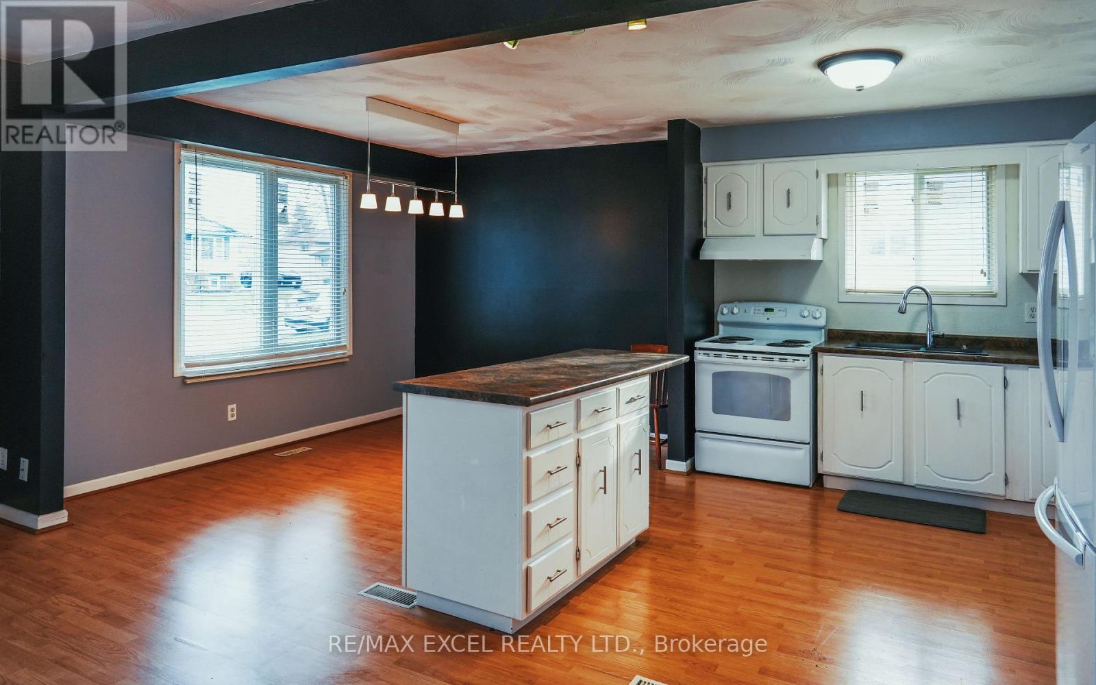 8061 Paddock Trail Drive, Niagara Falls, Ontario  L2H 1W8 - Photo 7 - X13016498