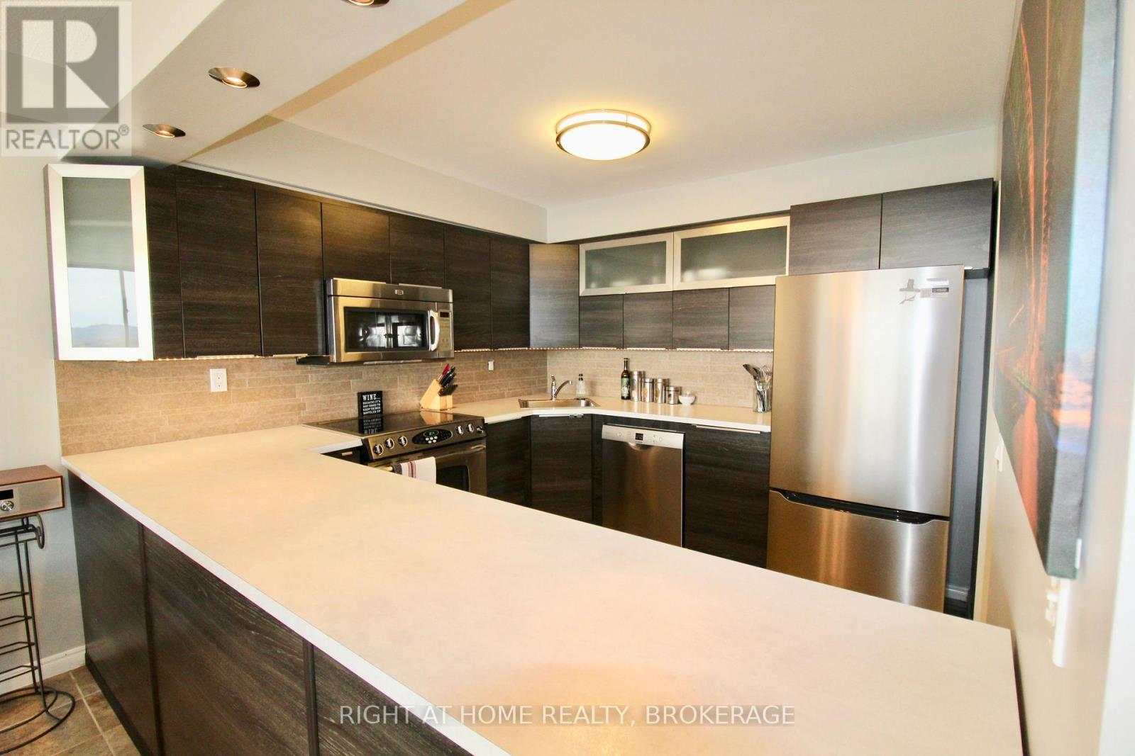 801 - 162 Martindale Road, St. Catharines, Ontario  L2S 3S4 - Photo 3 - X13017152