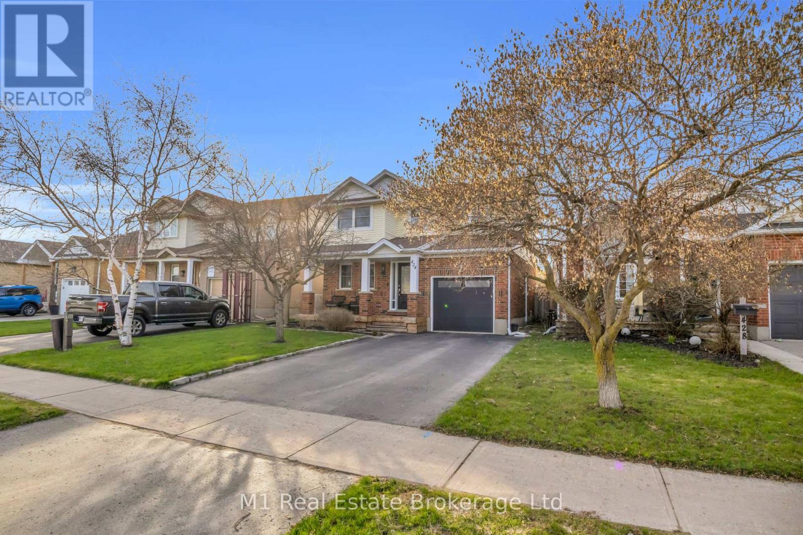 424 Millburn Boulevard, Centre Wellington, Ontario  N1M 3R5 - Photo 4 - X13017156