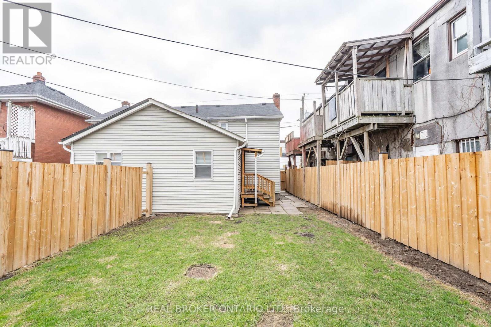 36 Bruce Street, Oshawa, Ontario  L1H 1P7 - Photo 35 - E13000680