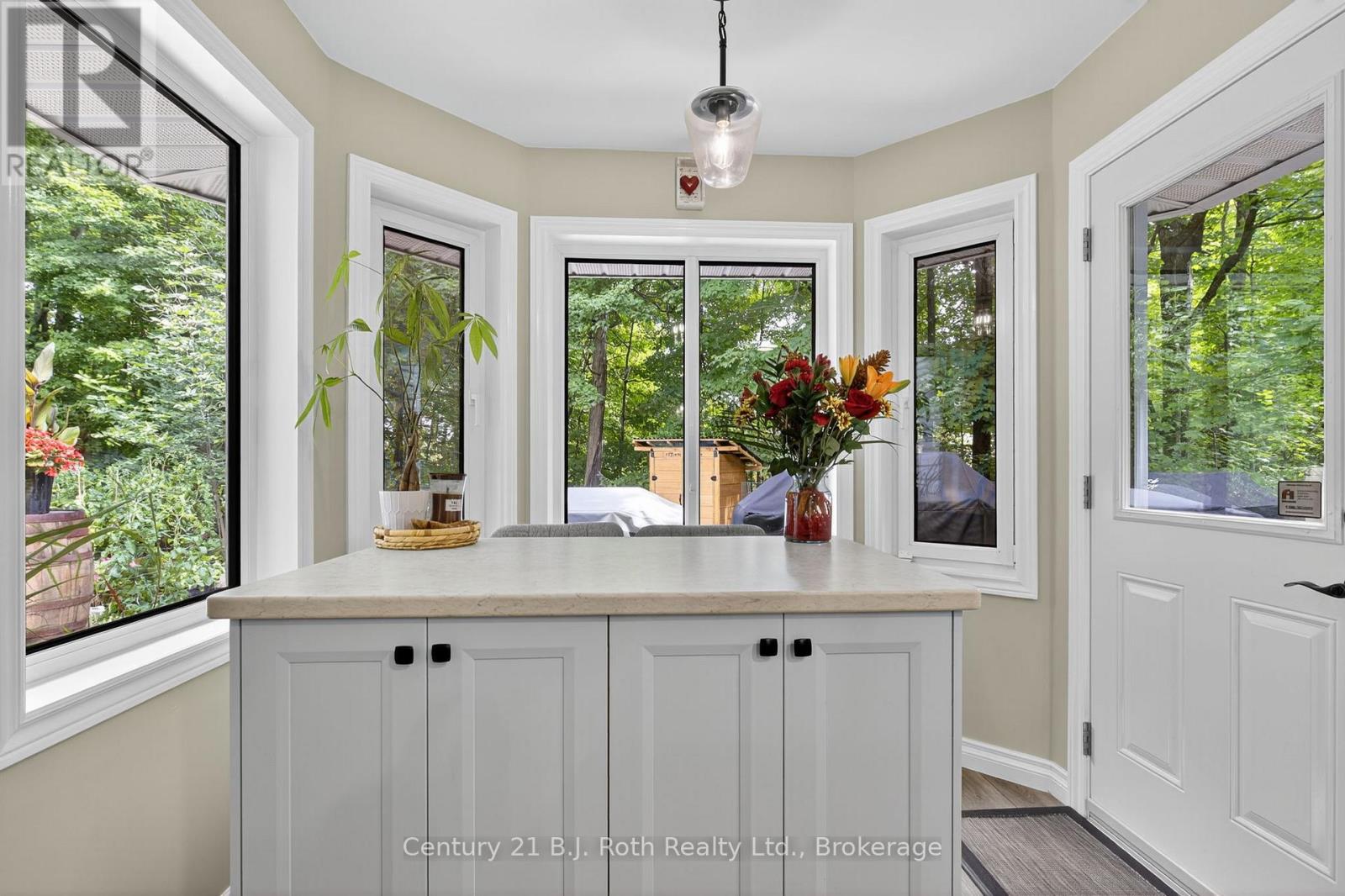 83 Wozniak Road, Penetanguishene, Ontario  L9M 1W6 - Photo 8 - S12665460