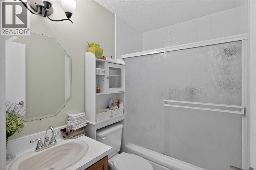 255 Penmeadows Close Se, Calgary, Alberta  T2A 3S1 - Photo 19 - A2300364