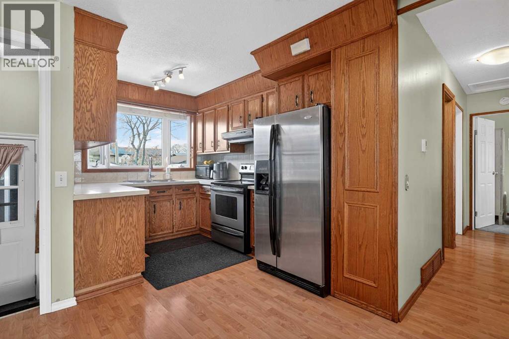 255 Penmeadows Close Se, Calgary, Alberta  T2A 3S1 - Photo 12 - A2300364