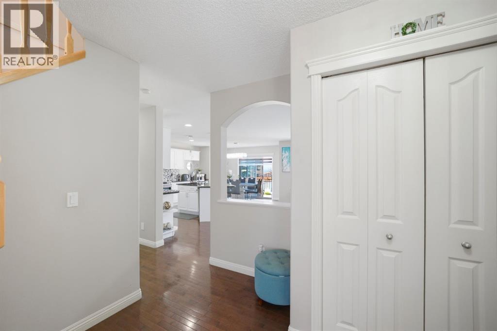 87 Kincora Drive NW, Calgary, Alberta  T3R 1L4 - Photo 9 - A2301045