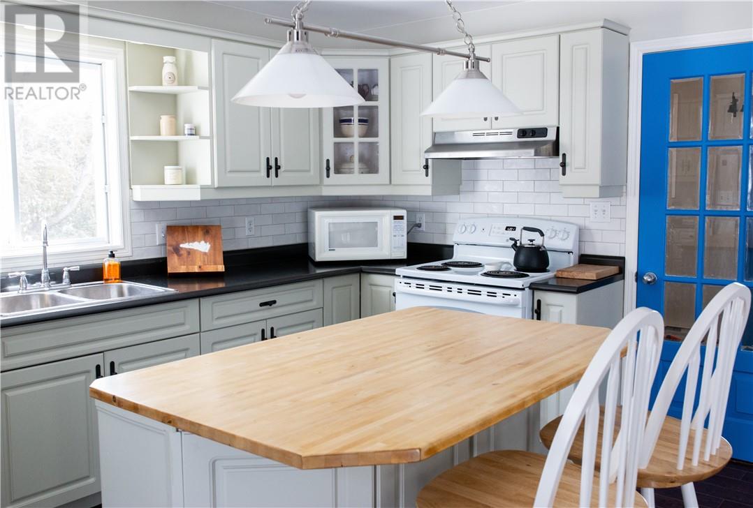 6332 Hwy 542, Mindemoya, Ontario  P0P 1S0 - Photo 12 - 2127200