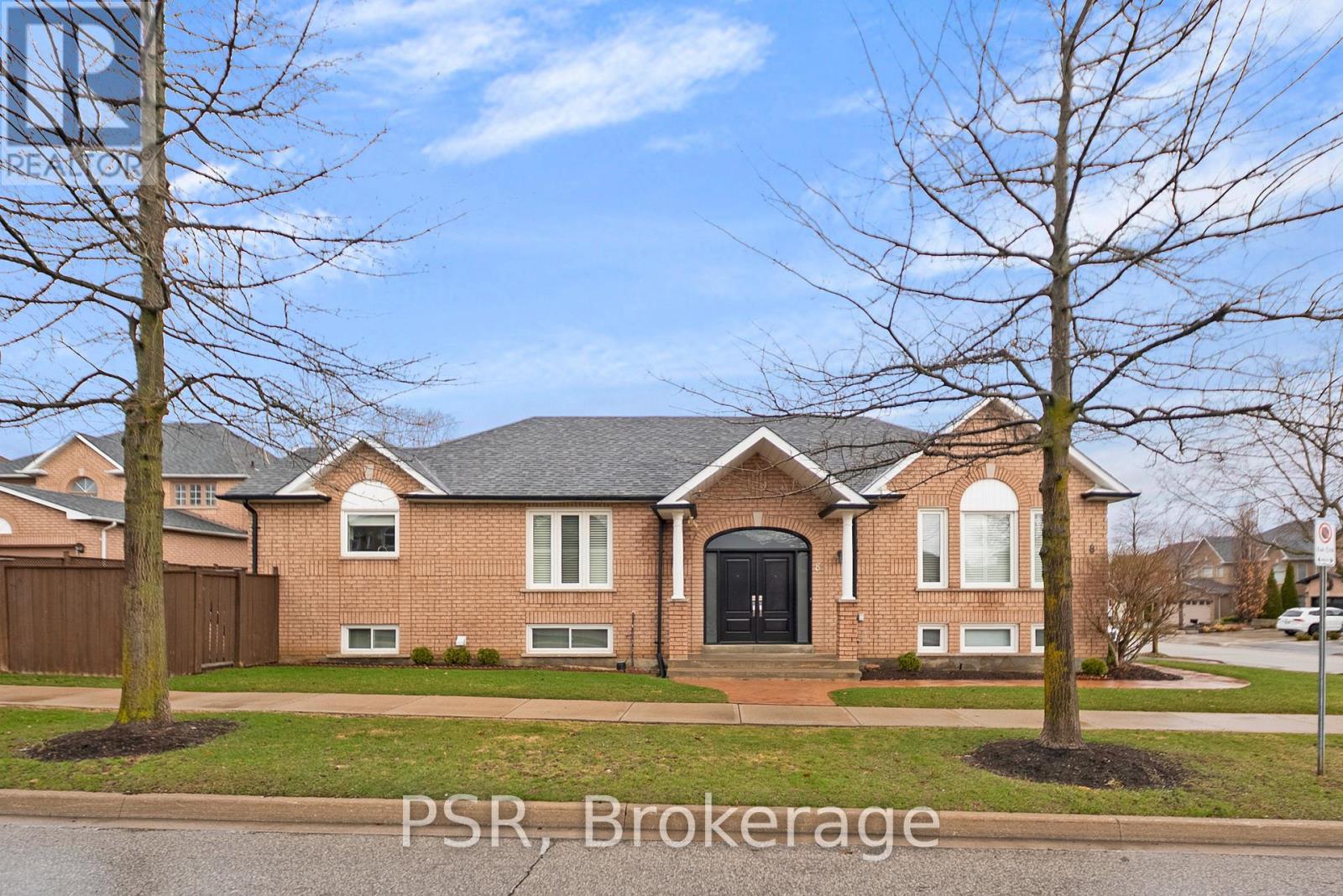 8 Southbury Manor Drive, Caledon, Ontario  L7E 1X7 - Photo 2 - W13007966