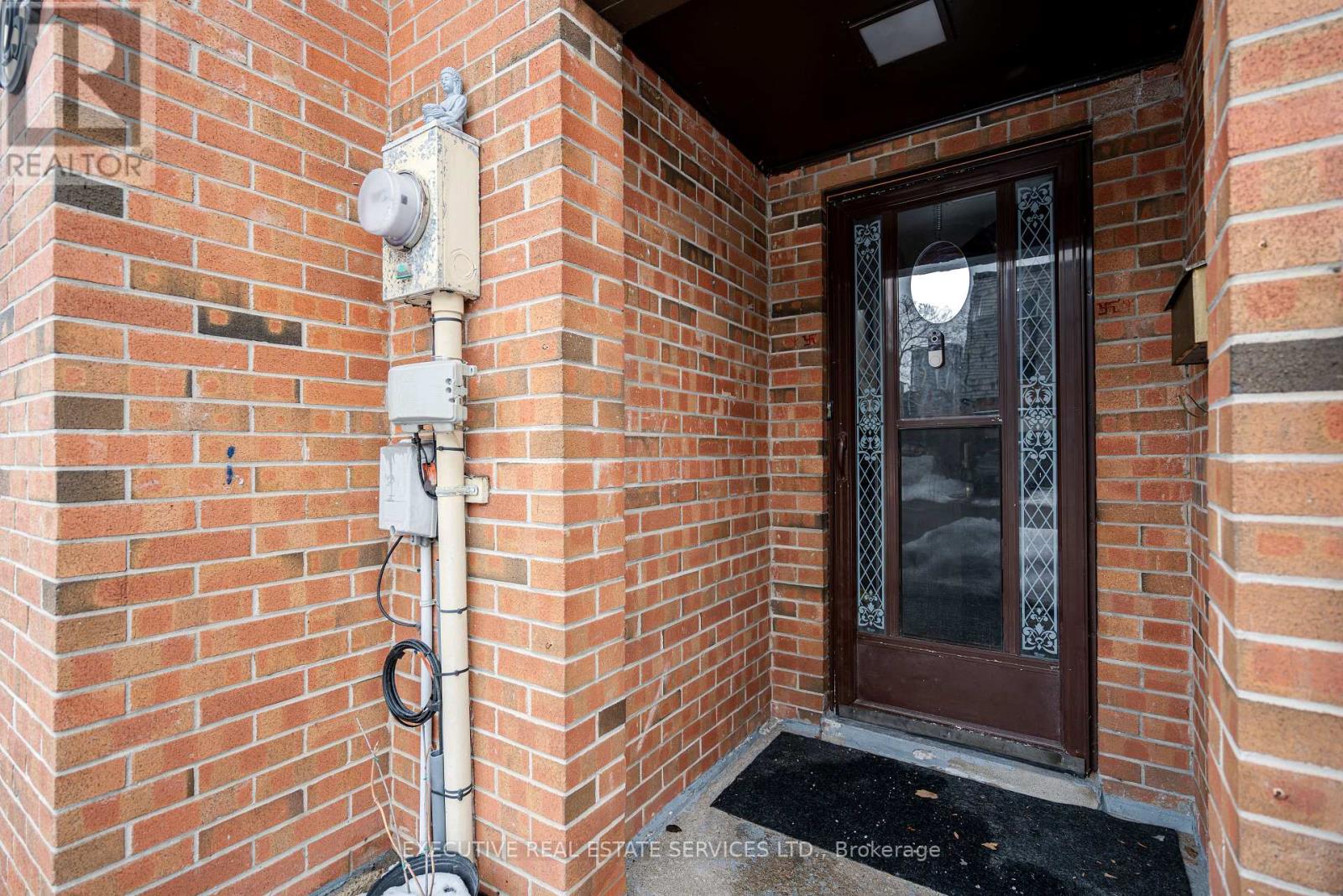 25 Briar Path N, Brampton, Ontario  L6T 2A2 - Photo 2 - W13017162