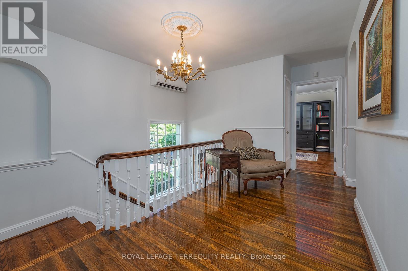 223 Riverside Drive, Toronto, Ontario  M6S 4A8 - Photo 20 - W12746380