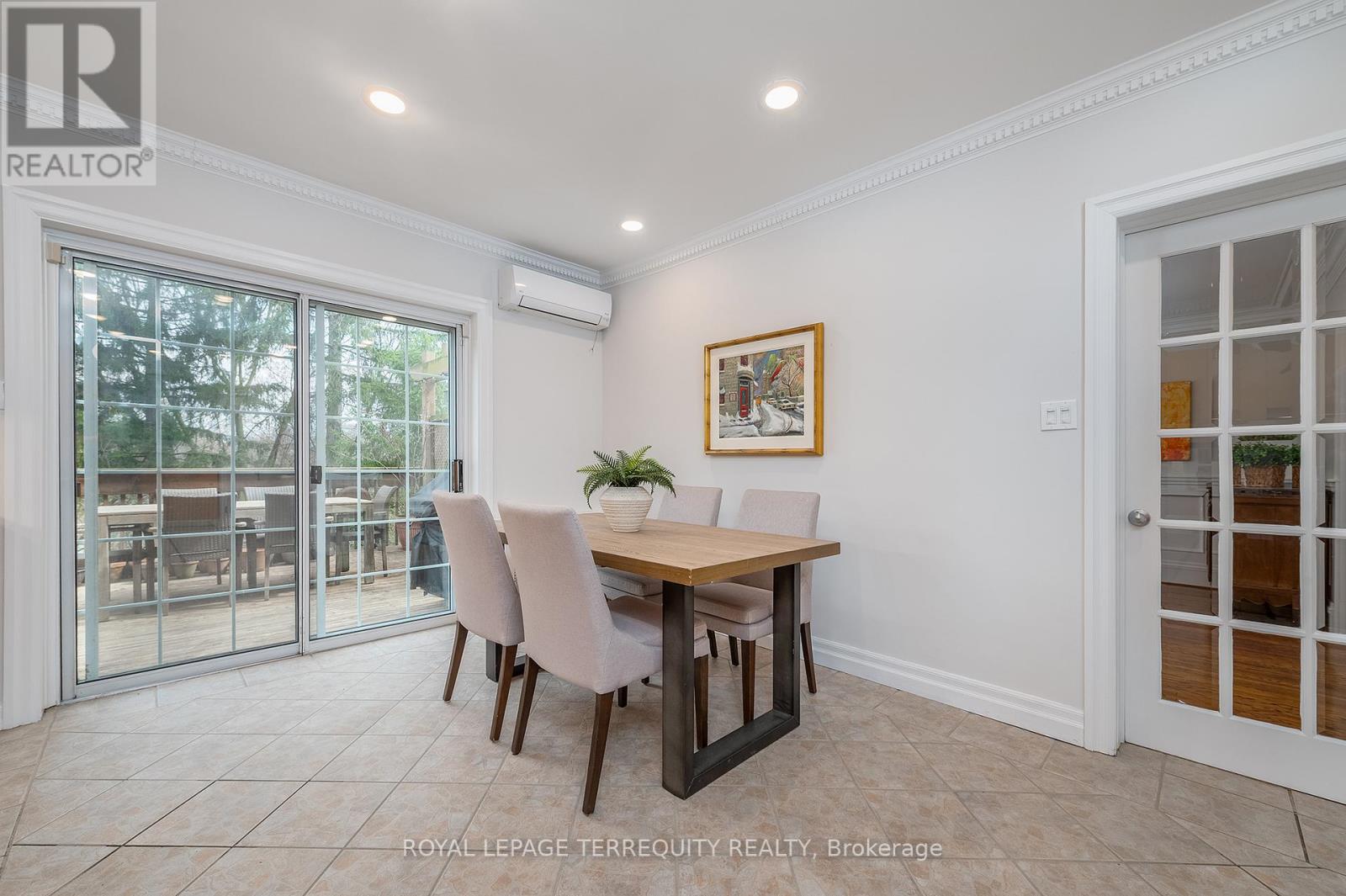 223 Riverside Drive, Toronto, Ontario  M6S 4A8 - Photo 18 - W12746380