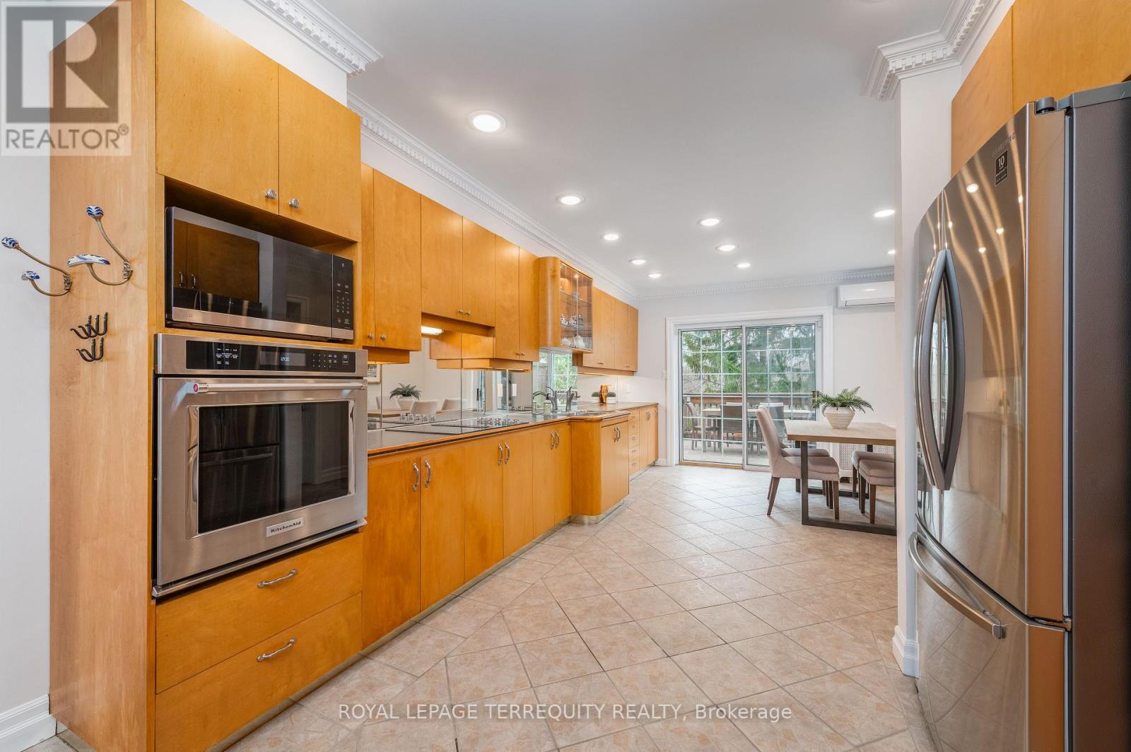 223 Riverside Drive, Toronto, Ontario  M6S 4A8 - Photo 17 - W12746380