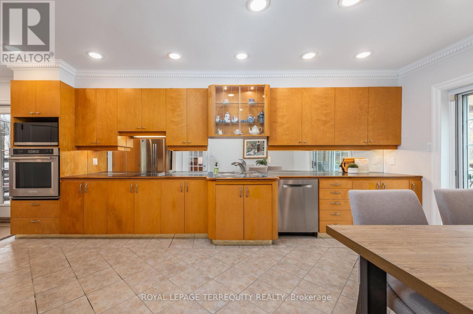 223 Riverside Drive, Toronto, Ontario  M6S 4A8 - Photo 15 - W12746380