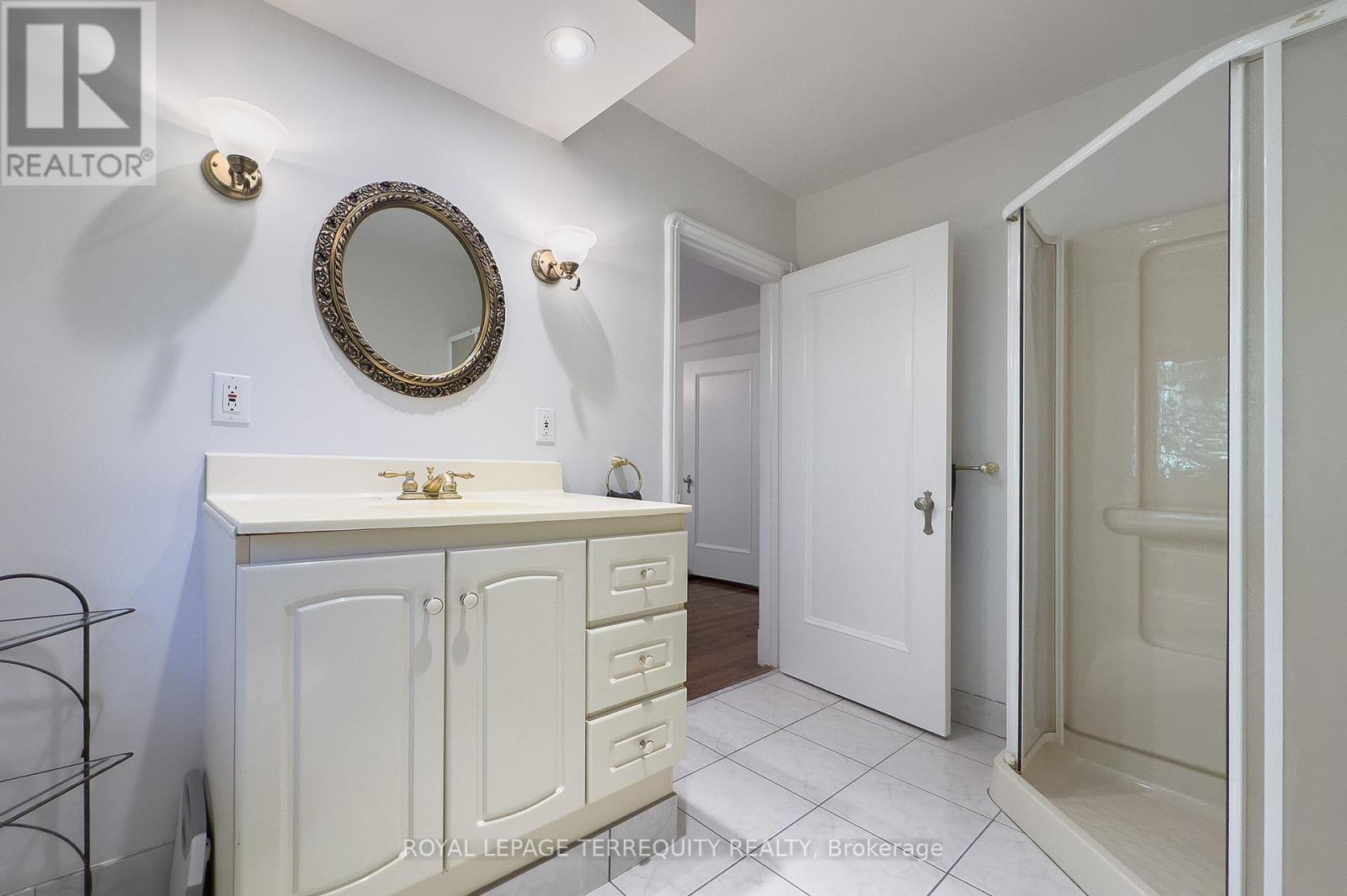 223 Riverside Drive, Toronto, Ontario  M6S 4A8 - Photo 25 - W12746380