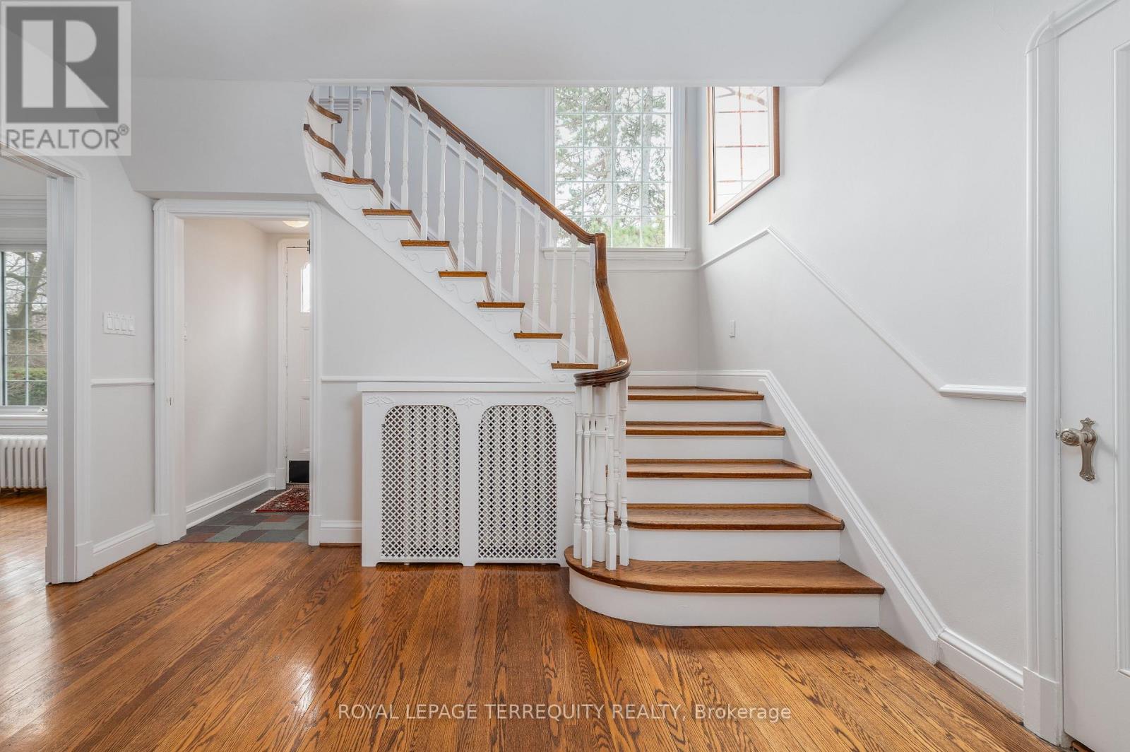 223 Riverside Drive, Toronto, Ontario  M6S 4A8 - Photo 6 - W12746380