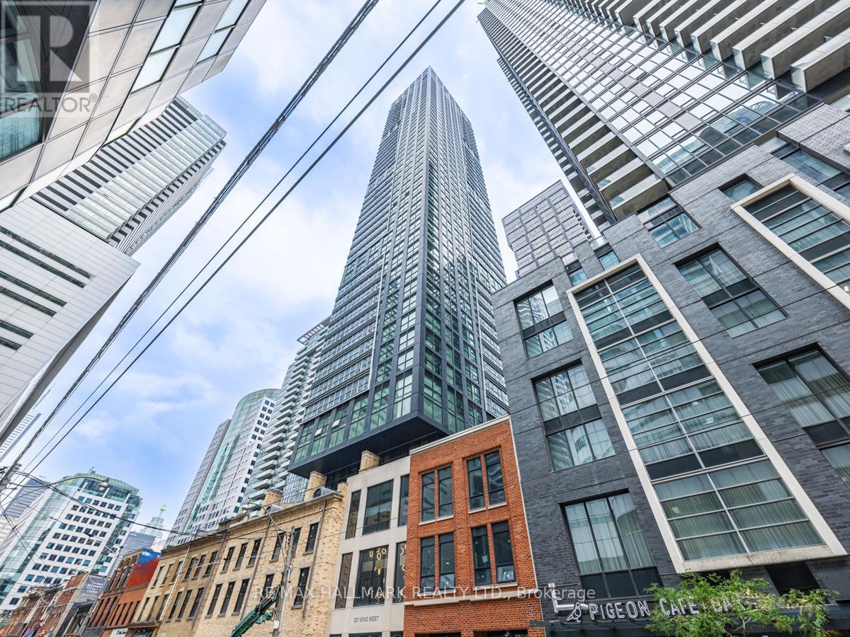 3706 - 327 King Street W, Toronto (Waterfront Communities), Ontario  M5V 0W7 - Photo 1 - C13017214