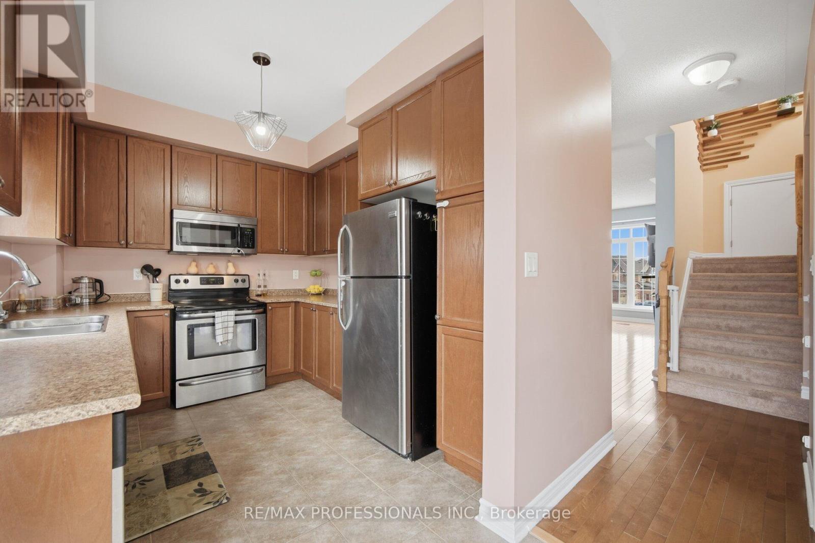 45 Horton Street, Ajax, Ontario  L1Z 1E3 - Photo 12 - E13009530