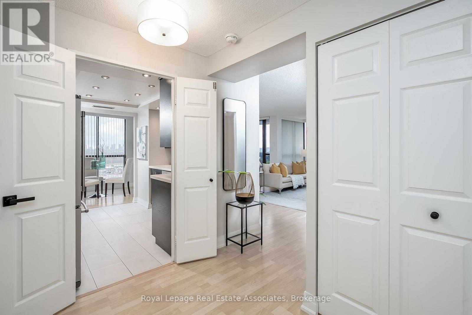 909 - 1155 Bough Beeches Boulevard, Mississauga (Rathwood), Ontario  L4W 4N2 - Photo 5 - W13017200