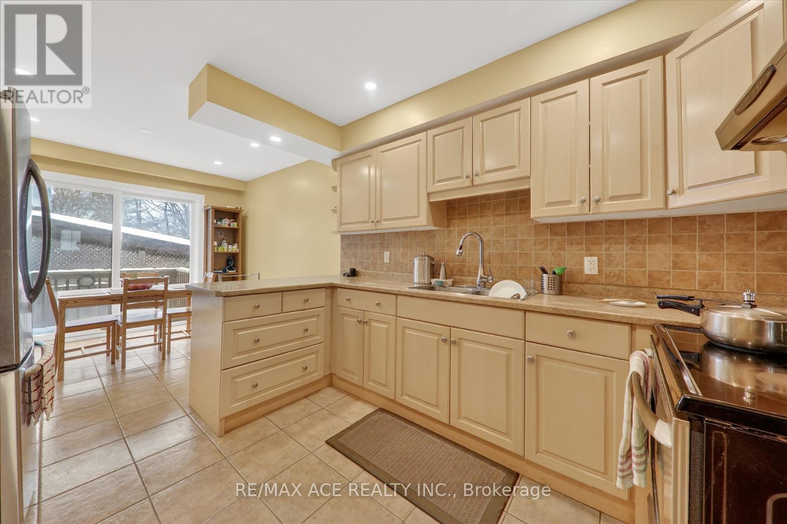 1719 Valentine Gardens, Mississauga (Clarkson), Ontario  L5J 1H4 - Photo 13 - W13017202